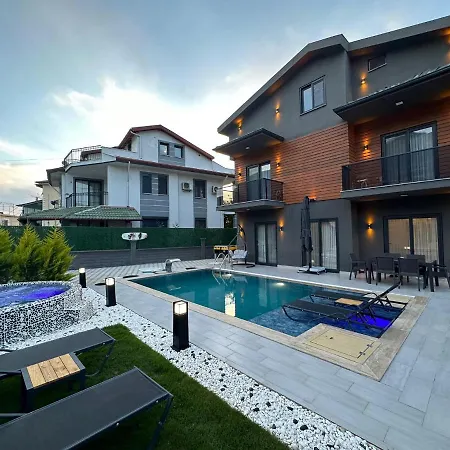 Hotel Merkezde 6 Kisilik Lueks Fethiye