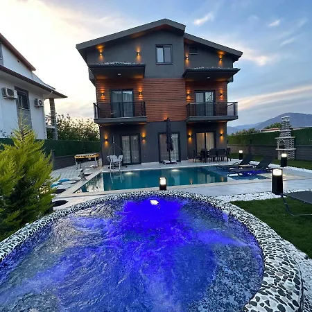 Hotel Merkezde 6 Kisilik Lueks *